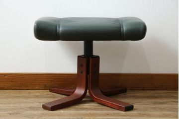 中古　超美品!!　使用感ほぼなし!　デンマークブランド　KEBE(ケベ)　TILLY(ティリー)　FRANCEBED取り扱い　本革(レザー)　全身をゆったりと預けられるリクライニングチェア+オットマンのセット(アームチェア、リクライニングチェア、ラウンジチェア、フットスツール、椅子、一人掛けソファ、1Pソファ、北欧)(定価約26万円)(R-082704)