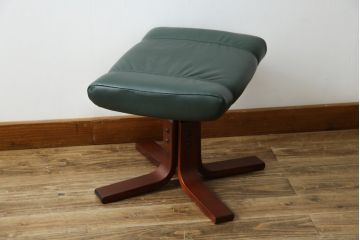 中古　超美品!!　使用感ほぼなし!　デンマークブランド　KEBE(ケベ)　TILLY(ティリー)　FRANCEBED取り扱い　本革(レザー)　全身をゆったりと預けられるリクライニングチェア+オットマンのセット(アームチェア、リクライニングチェア、ラウンジチェア、フットスツール、椅子、一人掛けソファ、1Pソファ、北欧)(定価約26万円)(R-082704)
