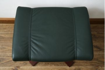 中古　超美品!!　使用感ほぼなし!　デンマークブランド　KEBE(ケベ)　TILLY(ティリー)　FRANCEBED取り扱い　本革(レザー)　全身をゆったりと預けられるリクライニングチェア+オットマンのセット(アームチェア、リクライニングチェア、ラウンジチェア、フットスツール、椅子、一人掛けソファ、1Pソファ、北欧)(定価約26万円)(R-082704)