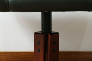 中古　超美品!!　使用感ほぼなし!　デンマークブランド　KEBE(ケベ)　TILLY(ティリー)　FRANCEBED取り扱い　本革(レザー)　全身をゆったりと預けられるリクライニングチェア+オットマンのセット(アームチェア、リクライニングチェア、ラウンジチェア、フットスツール、椅子、一人掛けソファ、1Pソファ、北欧)(定価約26万円)(R-082704)
