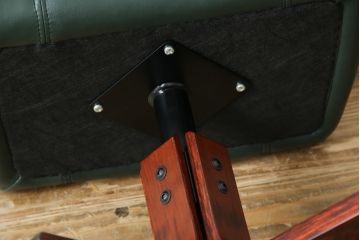 中古　超美品!!　使用感ほぼなし!　デンマークブランド　KEBE(ケベ)　TILLY(ティリー)　FRANCEBED取り扱い　本革(レザー)　全身をゆったりと預けられるリクライニングチェア+オットマンのセット(アームチェア、リクライニングチェア、ラウンジチェア、フットスツール、椅子、一人掛けソファ、1Pソファ、北欧)(定価約26万円)(R-082704)