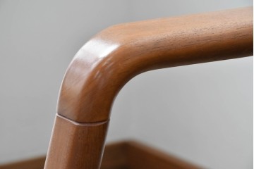 デンマークビンテージ　Dyrlund(デューロン)　本革　チーク材のフレームが重厚感と温もりを演出する3人掛けソファ　(R-082705)