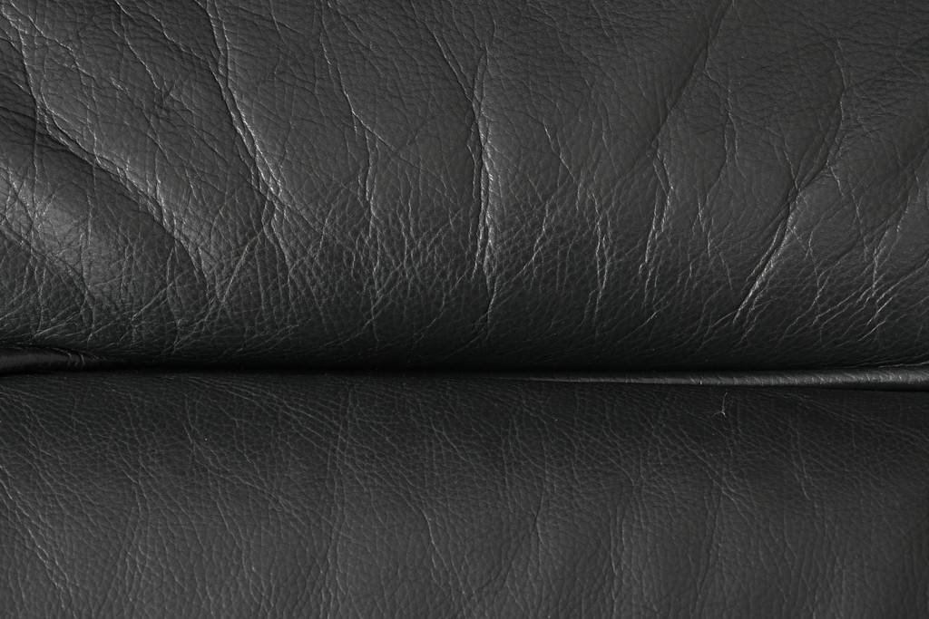 デンマークビンテージ　Dyrlund(デューロン)　本革　チーク材のフレームが重厚感と温もりを演出する3人掛けソファ　(R-082705)