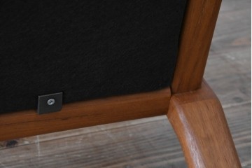 デンマークビンテージ　Dyrlund(デューロン)　本革　チーク材のフレームが重厚感と温もりを演出する3人掛けソファ　(R-082705)