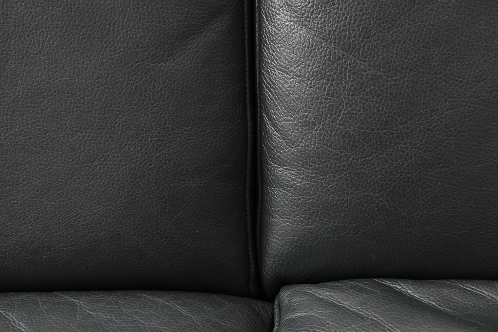 デンマークビンテージ　Dyrlund(デューロン)　本革　チーク材のフレームが重厚感と温もりを演出する3人掛けソファ　(R-082705)