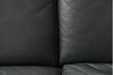 デンマークビンテージ　Dyrlund(デューロン)　本革　チーク材のフレームが重厚感と温もりを演出する3人掛けソファ　(R-082705)