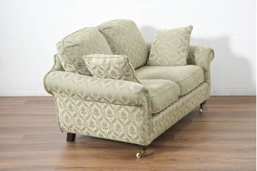 中古　美品!!　イギリス　高級品!!　英国高級家具ブランド　Art forma(アートフォーマ)　キャスター付き!上品なファブリックが魅力的な2人掛けソファ(ラブソファ、二人掛け、2P、英国)(定価約50万円)(R-082706)