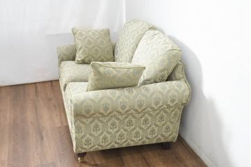 中古　美品!!　イギリス　高級品!!　英国高級家具ブランド　Art forma(アートフォーマ)　キャスター付き!上品なファブリックが魅力的な2人掛けソファ(ラブソファ、二人掛け、2P、英国)(定価約50万円)(R-082706)