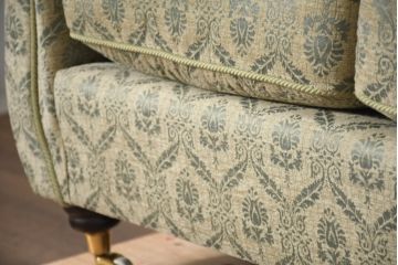 中古　美品!!　イギリス　高級品!!　英国高級家具ブランド　Art forma(アートフォーマ)　キャスター付き!上品なファブリックが魅力的な3人掛けソファ(トリプルソファ、三人掛け、3P、英国)(定価約65万円)(R-082707)