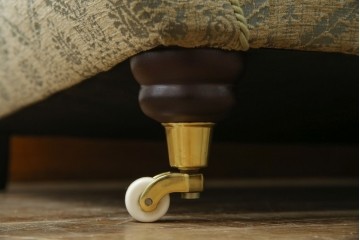 中古　美品!!　イギリス　高級品!!　英国高級家具ブランド　Art forma(アートフォーマ)　キャスター付き!上品なファブリックが魅力的な3人掛けソファ(トリプルソファ、三人掛け、3P、英国)(定価約65万円)(R-082707)