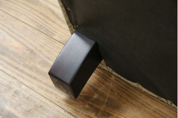 中古　美品!!　イギリス　高級品!!　英国高級家具ブランド　Art forma(アートフォーマ)　キャスター付き!上品なファブリックが魅力的な3人掛けソファ(トリプルソファ、三人掛け、3P、英国)(定価約65万円)(R-082707)