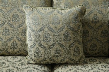 中古　美品!!　イギリス　高級品!!　英国高級家具ブランド　Art forma(アートフォーマ)　キャスター付き!上品なファブリックが魅力的な3人掛けソファ(トリプルソファ、三人掛け、3P、英国)(定価約65万円)(R-082707)