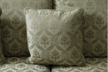 中古　美品!!　イギリス　高級品!!　英国高級家具ブランド　Art forma(アートフォーマ)　キャスター付き!上品なファブリックが魅力的な3人掛けソファ(トリプルソファ、三人掛け、3P、英国)(定価約65万円)(R-082707)