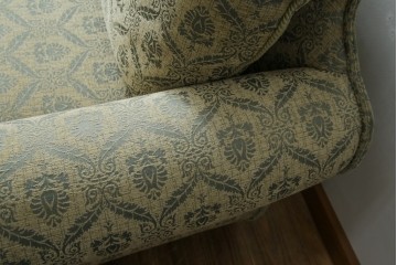 中古　美品!!　イギリス　高級品!!　英国高級家具ブランド　Art forma(アートフォーマ)　キャスター付き!上品なファブリックが魅力的な3人掛けソファ(トリプルソファ、三人掛け、3P、英国)(定価約65万円)(R-082707)