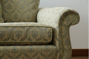 中古　美品!!　イギリス　高級品!!　英国高級家具ブランド　Art forma(アートフォーマ)　キャスター付き!上品なファブリックが魅力的な3人掛けソファ(トリプルソファ、三人掛け、3P、英国)(定価約65万円)(R-082707)