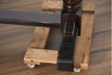 中古　国産職人手作り　水目桜(ミズメザクラ)　大振りな民芸調のダイニングテーブル(6人掛け、4人掛け、4人用、6人用、食卓、作業台)(R-082708)