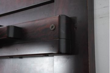 中古　国産職人手作り　水目桜(ミズメザクラ)　大振りな民芸調のダイニングテーブル(6人掛け、4人掛け、4人用、6人用、食卓、作業台)(R-082708)