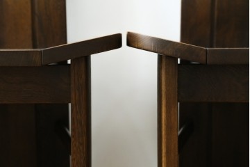 中古　美品　希少な廃番品!!　カリモク家具(karimoku)　ナラ(楢)材　持ち手付き　和モダンなハイバックチェア4脚セット　(R-082709)