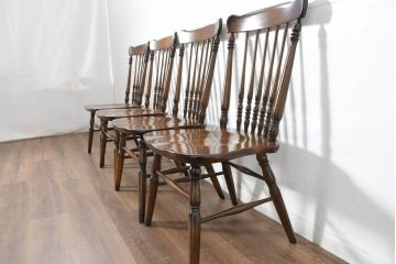 中古　美品　カリモク家具(karimoku)　コロニアルシリーズ(Colonial)　クラシカルな美しさと快適性を兼ね備えたウィンザーチェア4脚セット(ダイニングチェア、アームレスチェア、椅子、イス、バラ売り可能)(R-082710)