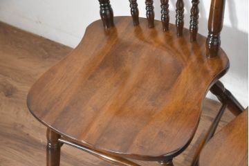 中古　美品　カリモク家具(karimoku)　コロニアルシリーズ(Colonial)　クラシカルな美しさと快適性を兼ね備えたウィンザーチェア4脚セット(ダイニングチェア、アームレスチェア、椅子、イス、バラ売り可能)(R-082710)