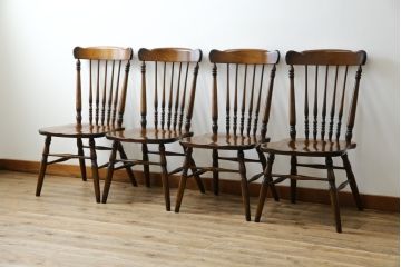 中古　美品　カリモク家具(karimoku)　コロニアルシリーズ(Colonial)　クラシカルな美しさと快適性を兼ね備えたウィンザーチェア4脚セット(ダイニングチェア、アームレスチェア、椅子、イス、バラ売り可能)(R-082710)
