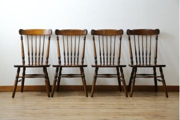 中古　美品　カリモク家具(karimoku)　コロニアルシリーズ(Colonial)　クラシカルな美しさと快適性を兼ね備えたウィンザーチェア4脚セット(ダイニングチェア、アームレスチェア、椅子、イス、バラ売り可能)(R-082710)