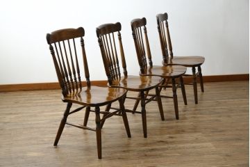 中古　美品　カリモク家具(karimoku)　コロニアルシリーズ(Colonial)　クラシカルな美しさと快適性を兼ね備えたウィンザーチェア4脚セット(ダイニングチェア、アームレスチェア、椅子、イス、バラ売り可能)(R-082710)