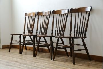 中古　美品　カリモク家具(karimoku)　コロニアルシリーズ(Colonial)　クラシカルな美しさと快適性を兼ね備えたウィンザーチェア4脚セット(ダイニングチェア、アームレスチェア、椅子、イス、バラ売り可能)(R-082710)