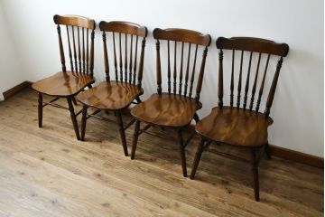 中古　美品　カリモク家具(karimoku)　コロニアルシリーズ(Colonial)　クラシカルな美しさと快適性を兼ね備えたウィンザーチェア4脚セット(ダイニングチェア、アームレスチェア、椅子、イス、バラ売り可能)(R-082710)