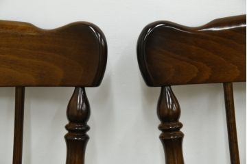 中古　美品　カリモク家具(karimoku)　コロニアルシリーズ(Colonial)　クラシカルな美しさと快適性を兼ね備えたウィンザーチェア4脚セット(ダイニングチェア、アームレスチェア、椅子、イス、バラ売り可能)(R-082710)