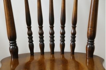 中古　美品　カリモク家具(karimoku)　コロニアルシリーズ(Colonial)　クラシカルな美しさと快適性を兼ね備えたウィンザーチェア4脚セット(ダイニングチェア、アームレスチェア、椅子、イス、バラ売り可能)(R-082710)