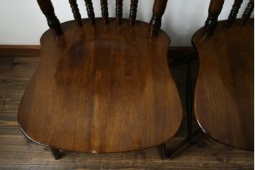 中古　美品　カリモク家具(karimoku)　コロニアルシリーズ(Colonial)　クラシカルな美しさと快適性を兼ね備えたウィンザーチェア4脚セット(ダイニングチェア、アームレスチェア、椅子、イス、バラ売り可能)(R-082710)