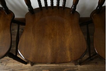 中古　美品　カリモク家具(karimoku)　コロニアルシリーズ(Colonial)　クラシカルな美しさと快適性を兼ね備えたウィンザーチェア4脚セット(ダイニングチェア、アームレスチェア、椅子、イス、バラ売り可能)(R-082710)