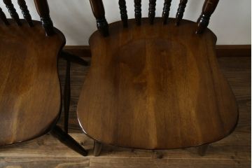 中古　美品　カリモク家具(karimoku)　コロニアルシリーズ(Colonial)　クラシカルな美しさと快適性を兼ね備えたウィンザーチェア4脚セット(ダイニングチェア、アームレスチェア、椅子、イス、バラ売り可能)(R-082710)