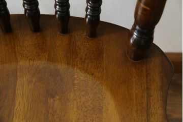 中古　美品　カリモク家具(karimoku)　コロニアルシリーズ(Colonial)　クラシカルな美しさと快適性を兼ね備えたウィンザーチェア4脚セット(ダイニングチェア、アームレスチェア、椅子、イス、バラ売り可能)(R-082710)