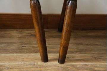 中古　美品　カリモク家具(karimoku)　コロニアルシリーズ(Colonial)　クラシカルな美しさと快適性を兼ね備えたウィンザーチェア4脚セット(ダイニングチェア、アームレスチェア、椅子、イス、バラ売り可能)(R-082710)