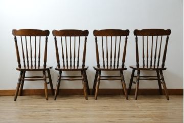 中古　美品　カリモク家具(karimoku)　コロニアルシリーズ(Colonial)　クラシカルな美しさと快適性を兼ね備えたウィンザーチェア4脚セット(ダイニングチェア、アームレスチェア、椅子、イス、バラ売り可能)(R-082710)