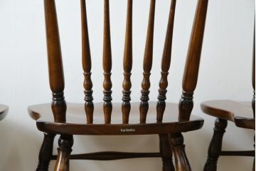 中古　美品　カリモク家具(karimoku)　コロニアルシリーズ(Colonial)　クラシカルな美しさと快適性を兼ね備えたウィンザーチェア4脚セット(ダイニングチェア、アームレスチェア、椅子、イス、バラ売り可能)(R-082710)