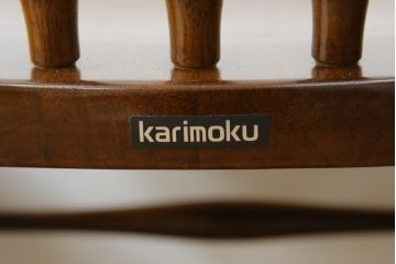中古　美品　カリモク家具(karimoku)　コロニアルシリーズ(Colonial)　クラシカルな美しさと快適性を兼ね備えたウィンザーチェア4脚セット(ダイニングチェア、アームレスチェア、椅子、イス、バラ売り可能)(R-082710)