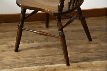 中古　美品　カリモク家具(karimoku)　コロニアルシリーズ(Colonial)　クラシカルな美しさと快適性を兼ね備えたウィンザーチェア4脚セット(ダイニングチェア、アームレスチェア、椅子、イス、バラ売り可能)(R-082710)