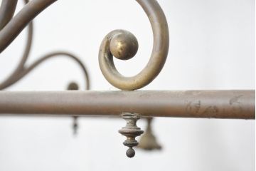 フランスアンティーク　特大!!　激レアサイズ!!　シンプルながらもクラシカルな曲線が美しい4灯式のブラス製シャンデリア(真鍮、天井照明、吊り下げ照明、ペンダントライト)(R-082714)