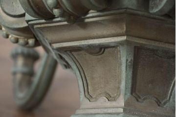フランスアンティーク　特大で重厚!!一般家庭用とは思えないほど立派!凝った装飾のブロンズ製キャンドル式シャンデリア(天井照明、吊り下げ照明、ペンダントライト、蝋燭型、キャンドル型)(R-082715)