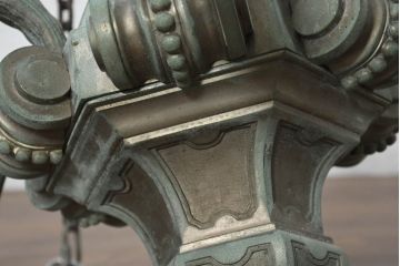 フランスアンティーク　特大で重厚!!一般家庭用とは思えないほど立派!凝った装飾のブロンズ製キャンドル式シャンデリア(天井照明、吊り下げ照明、ペンダントライト、蝋燭型、キャンドル型)(R-082715)
