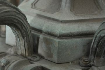 フランスアンティーク　特大で重厚!!一般家庭用とは思えないほど立派!凝った装飾のブロンズ製キャンドル式シャンデリア(天井照明、吊り下げ照明、ペンダントライト、蝋燭型、キャンドル型)(R-082715)