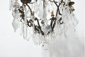 ヨーロッパアンティーク　極上品!!　大型　優美な雫型の装飾が光を柔らかく反射し幻想的な空間を作り上げるシャンデリア(8灯、天井照明、吊り下げ照明)(R-082721)