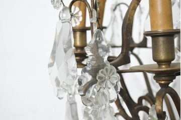 ヨーロッパアンティーク　極上品!!　大型　優美な雫型の装飾が光を柔らかく反射し幻想的な空間を作り上げるシャンデリア(8灯、天井照明、吊り下げ照明)(R-082721)
