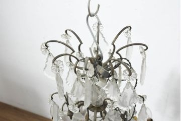 ヨーロッパアンティーク　極上品!!　大型　優美な雫型の装飾が光を柔らかく反射し幻想的な空間を作り上げるシャンデリア(8灯、天井照明、吊り下げ照明)(R-082721)