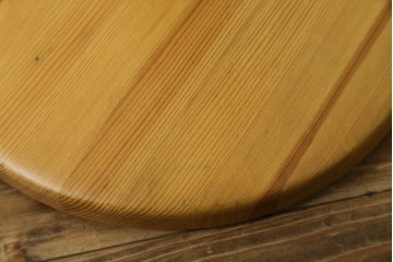 スウェーデンヴィンテージ　パイン材の温もりと優しい色が調和するナチュラルなフロアスタンド　(R-082724)