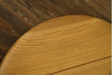スウェーデンヴィンテージ　パイン材の温もりと優しい色が調和するナチュラルなフロアスタンド　(R-082724)