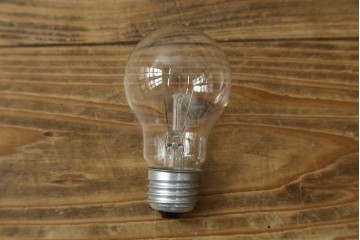 スウェーデンヴィンテージ　パイン材の温もりと優しい色が調和するナチュラルなフロアスタンド　(R-082724)